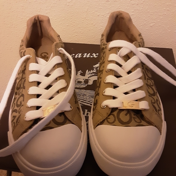 Guess Shoes Size 8 Canvas Monogram Sneakers NWOT - Picture 13 of 16